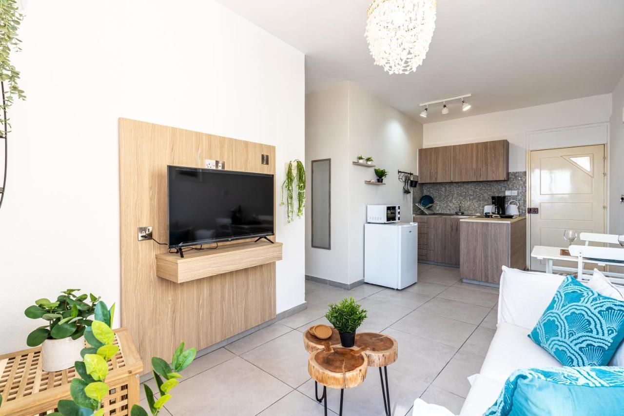 Whispering Palms 1-Br Apt By Finikoudes Beach Larnaca Luaran gambar